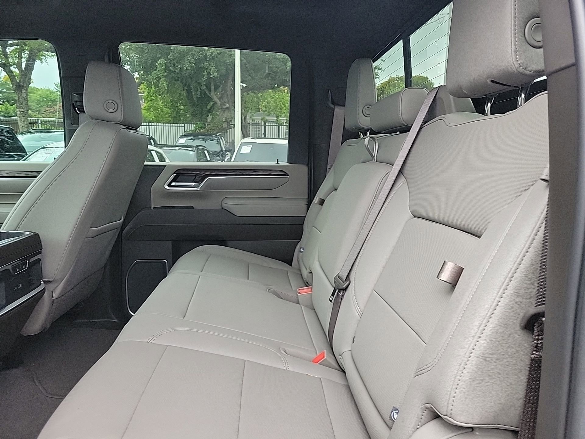 Used 2025 GMC Sierra 2500 SLT w/ SLT Premium Package image 19