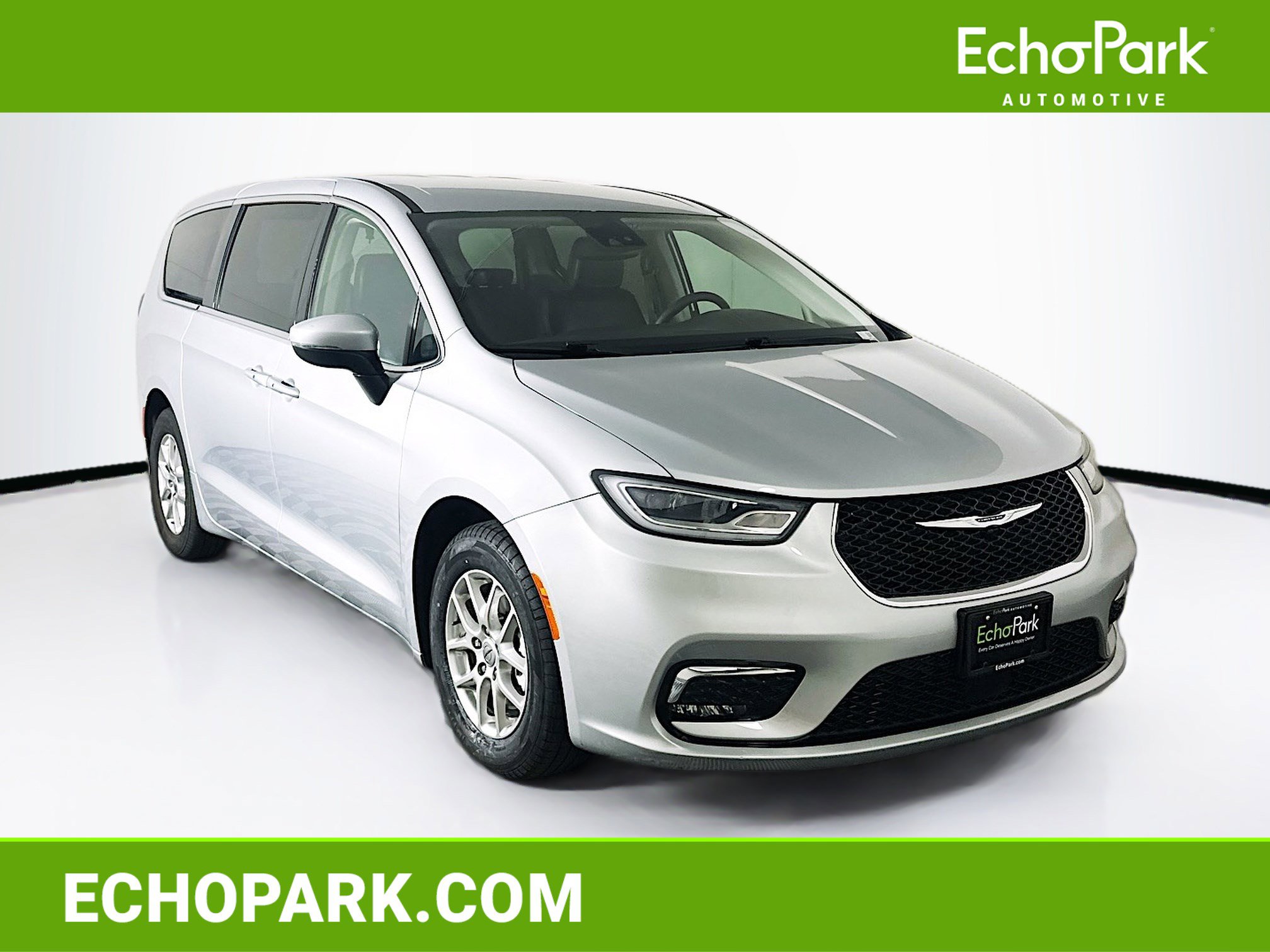 Used 2023 Chrysler Pacifica Touring-L image 1