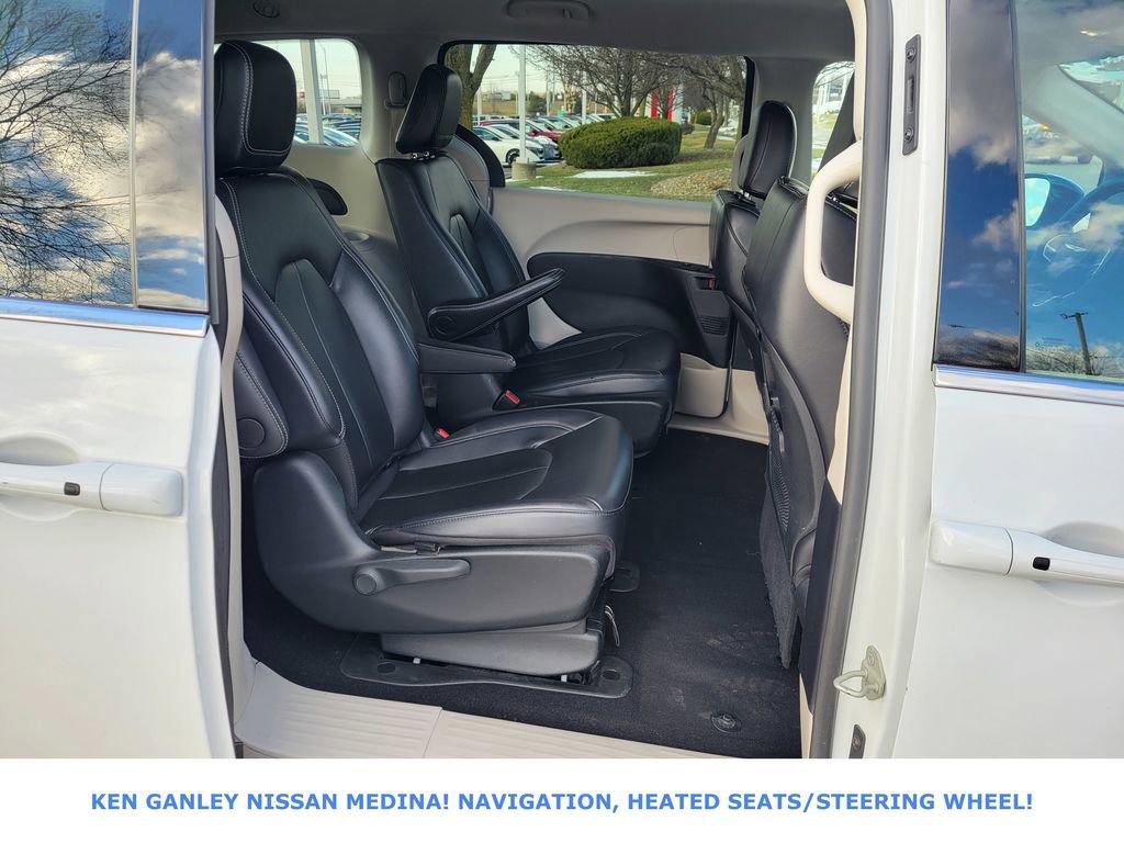 Used 2024 Chrysler Pacifica Select image 48