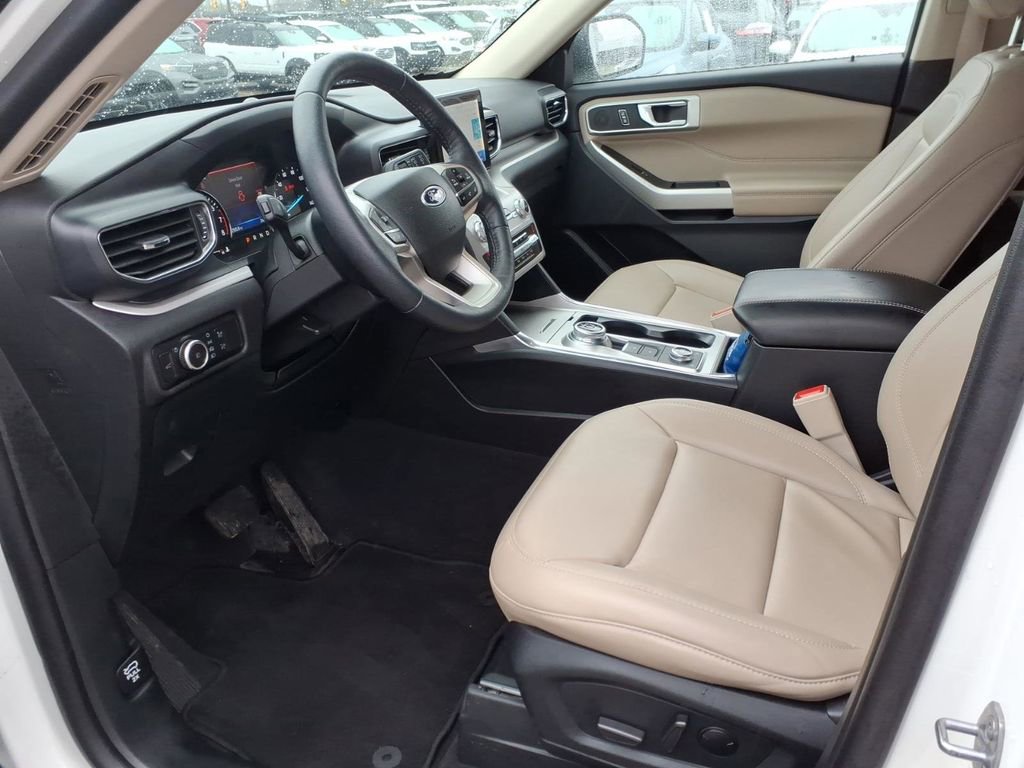 Used 2023 Ford Explorer XLT w/ Equipment Group 202A AWD/4WD image 10