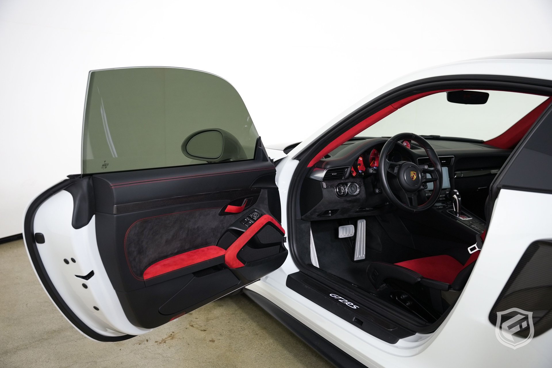 Used 2018 Porsche 911 GT2 RS RWD image 12