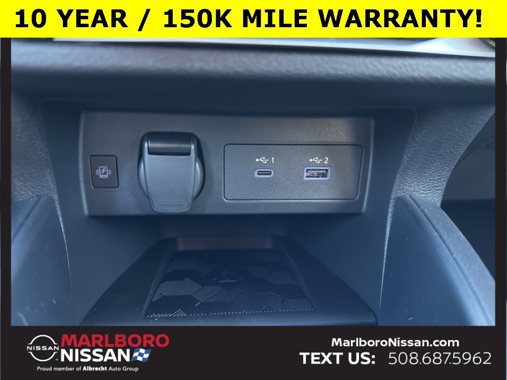 New 2025 Nissan Versa SR w/ Trunk Package image 24