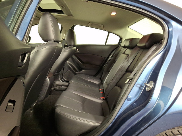 Used 2018 MAZDA MAZDA3 Touring FWD image 13