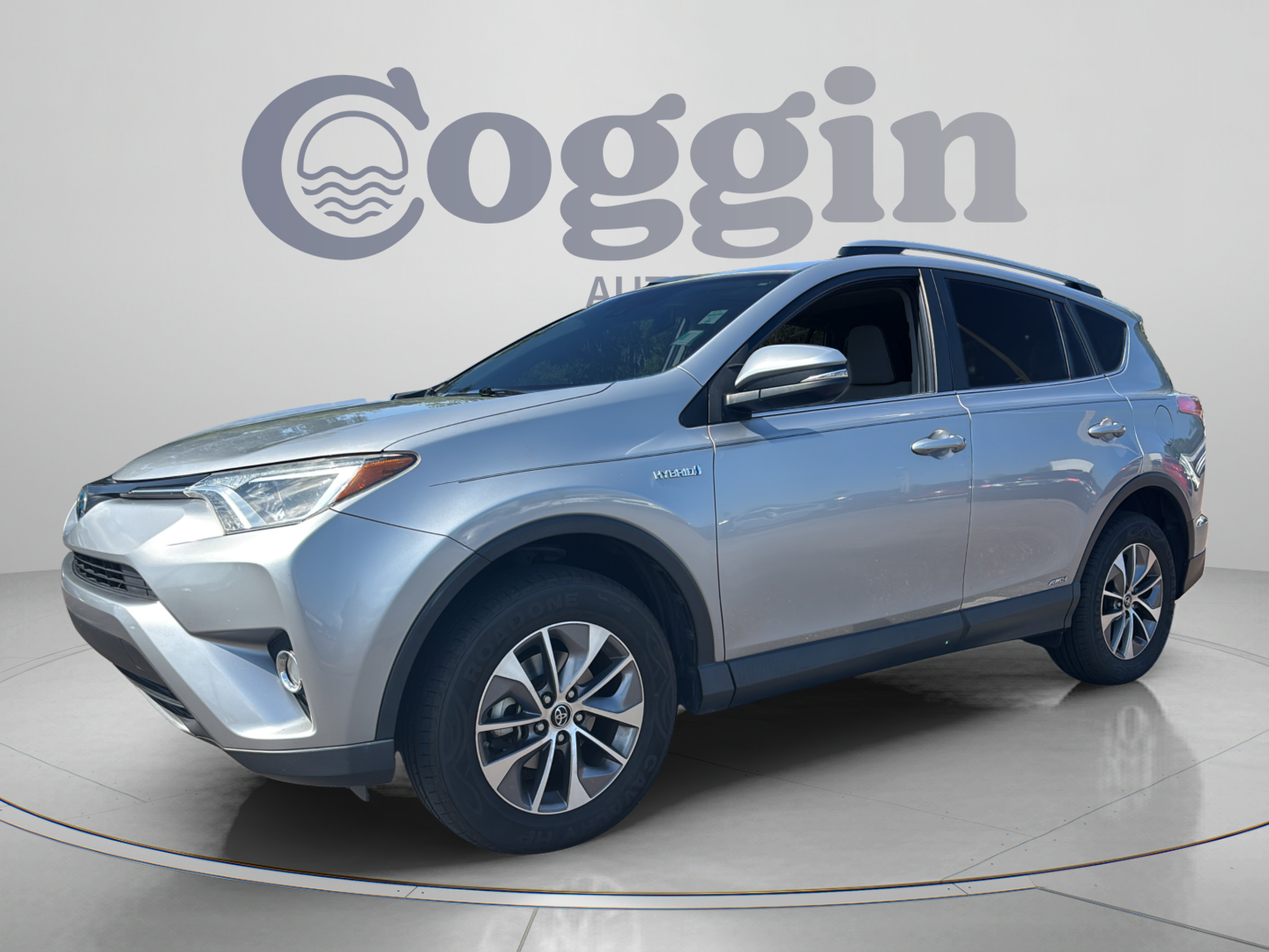Used 2017 Toyota RAV4 XLE AWD/4WD image 1