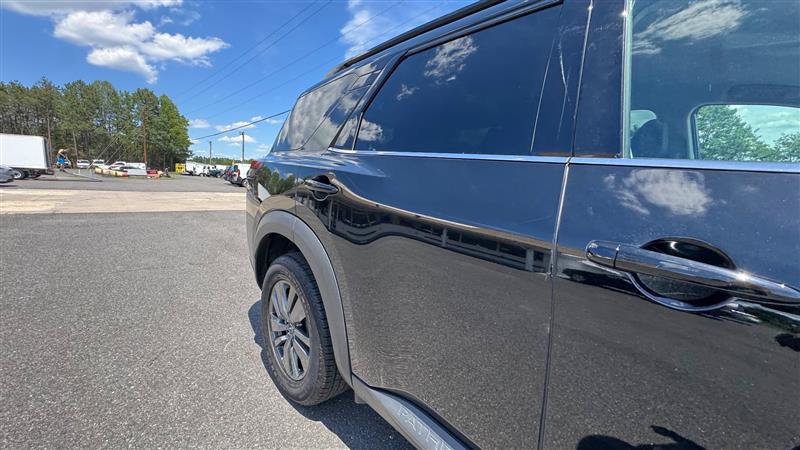Used 2024 Nissan Pathfinder SV AWD/4WD image 24