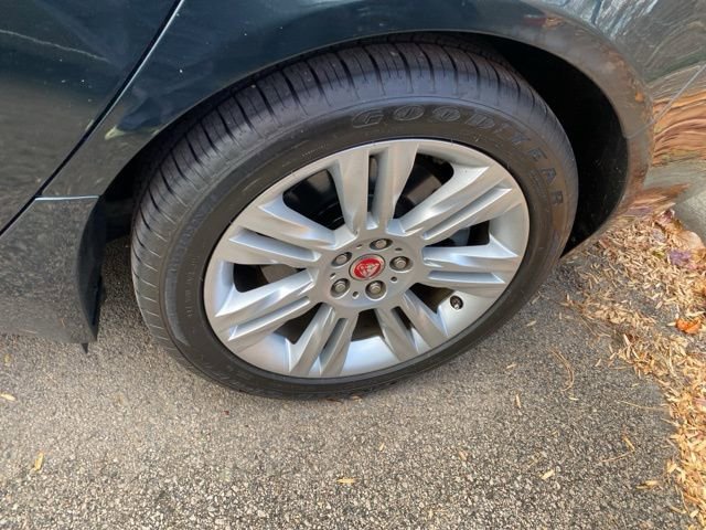 Used 2017 Jaguar XF Premium image 35