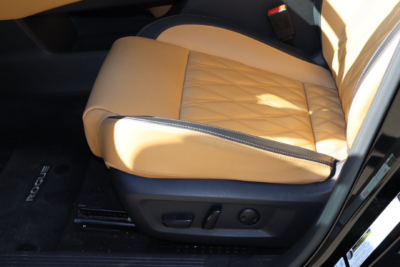 Used 2023 Nissan Rogue Platinum FWD image 15