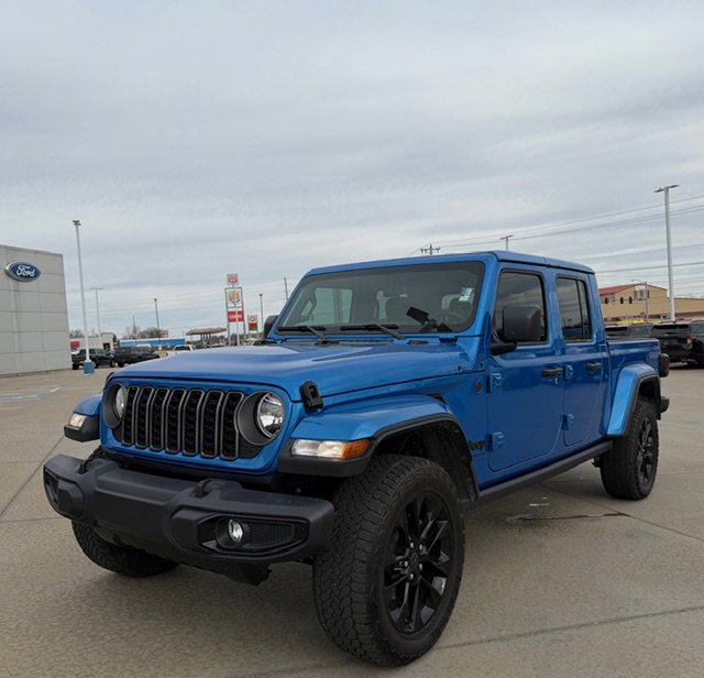 Used 2025 Jeep Gladiator Sport image 2