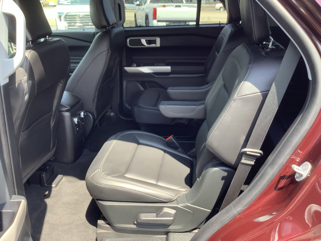 Used 2022 Ford Explorer XLT w/ Equipment Group 202A image 10
