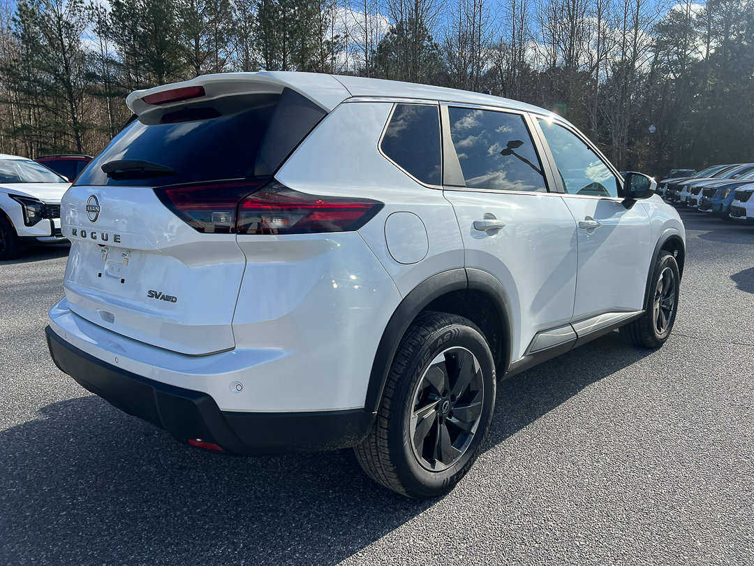 Used 2024 Nissan Rogue SV image 8