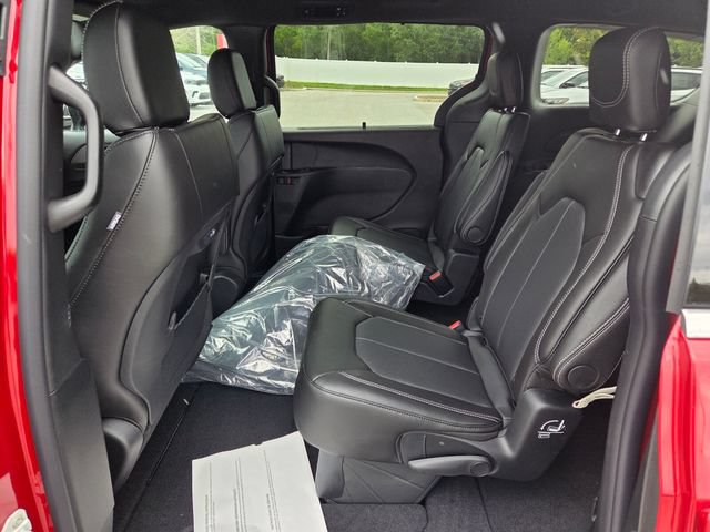 New 2027 Chrysler Pacifica Select FWD image 5