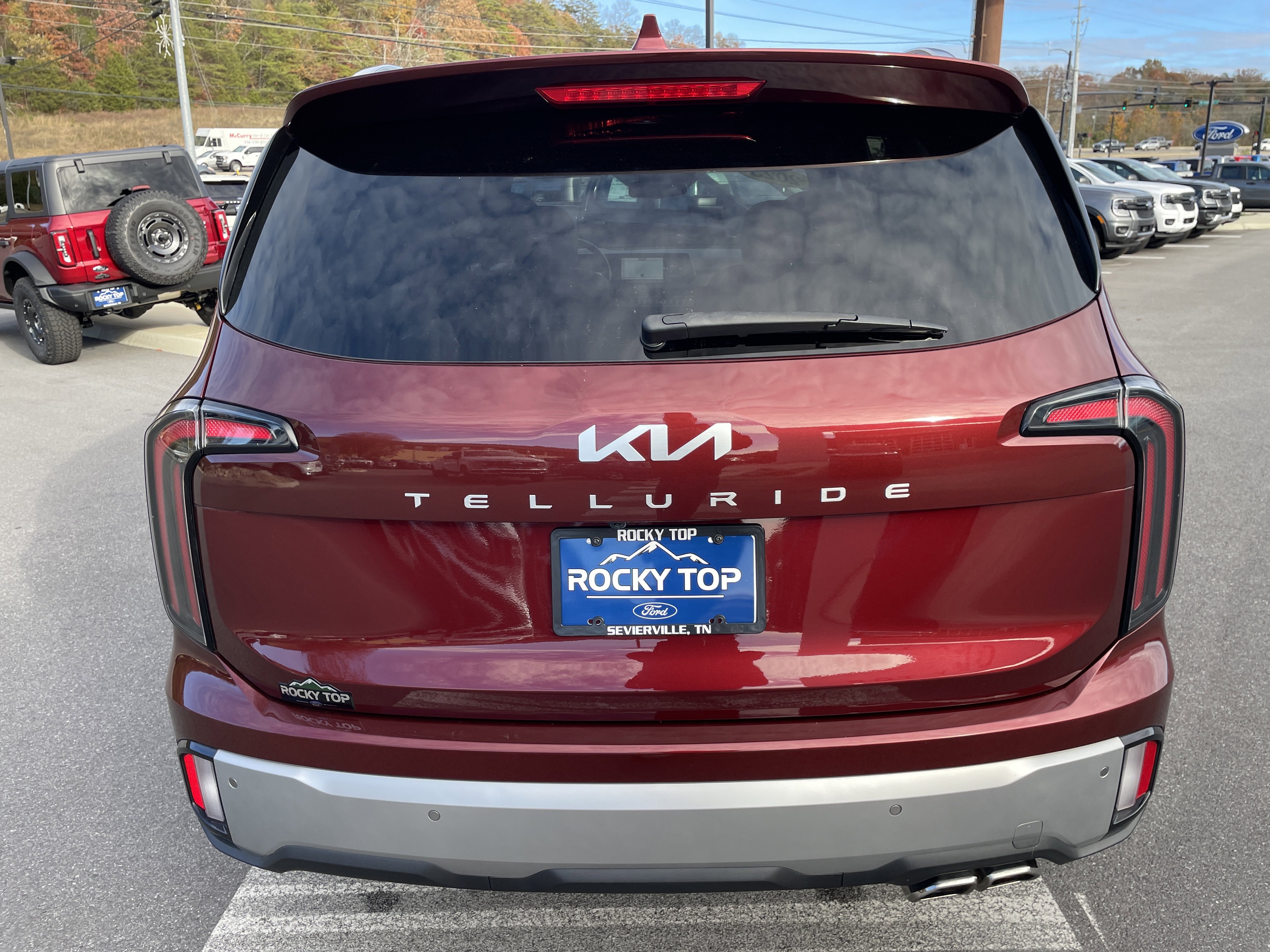 Used 2023 Kia Telluride EX w/ EX Captain's Chair Package image 6