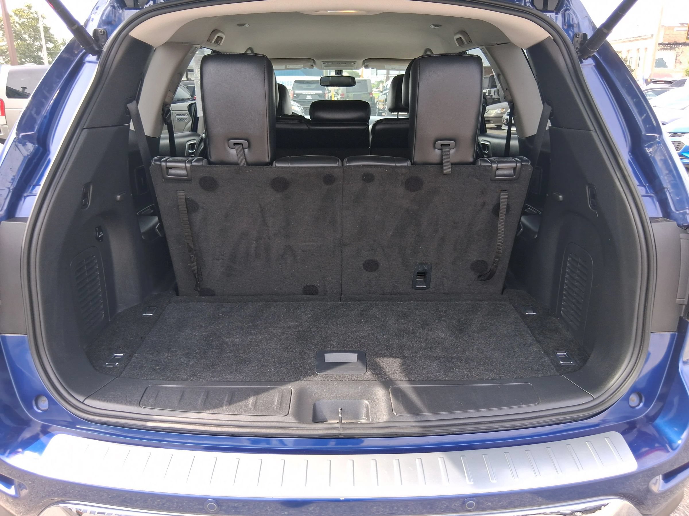 Used 2018 Nissan Pathfinder SL w/ Cargo Package AWD/4WD image 9