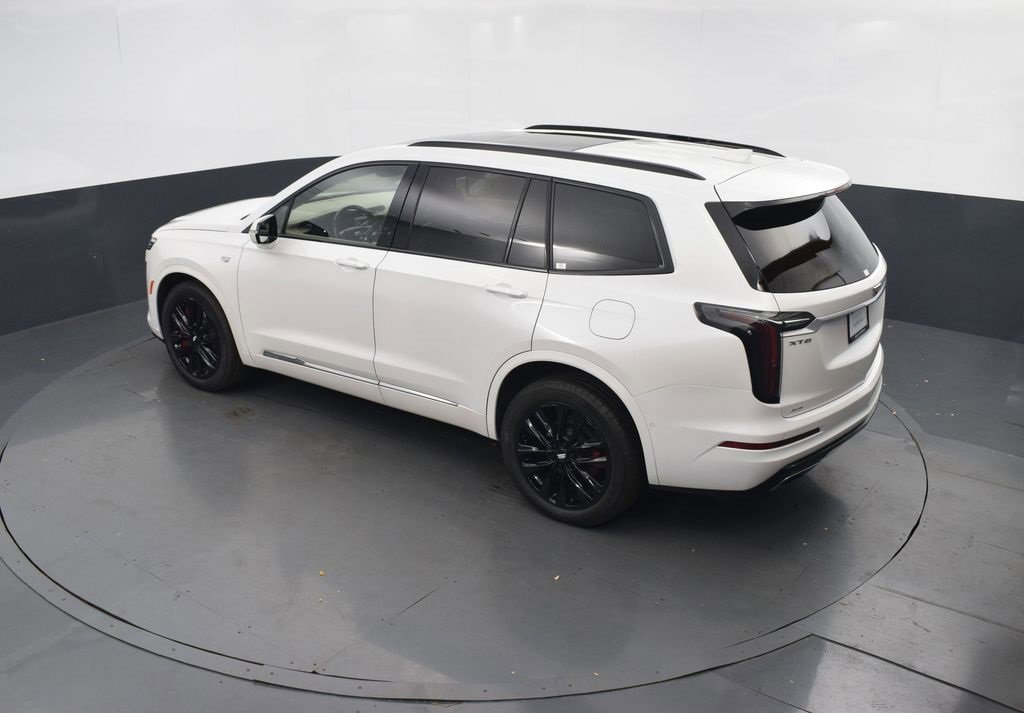 Used 2022 Cadillac XT6 Sport w/ Platinum Package image 42