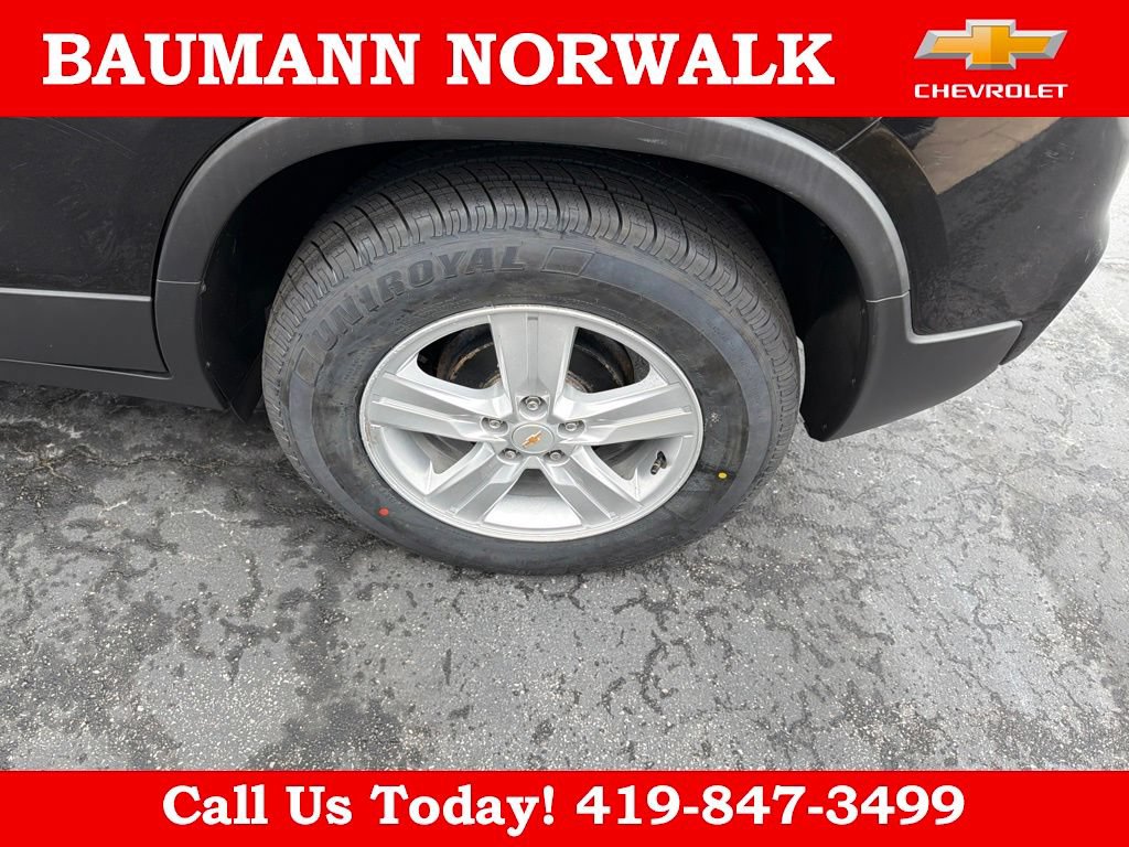 Used 2022 Chevrolet Trax LT w/ LT Convenience Package FWD image 11