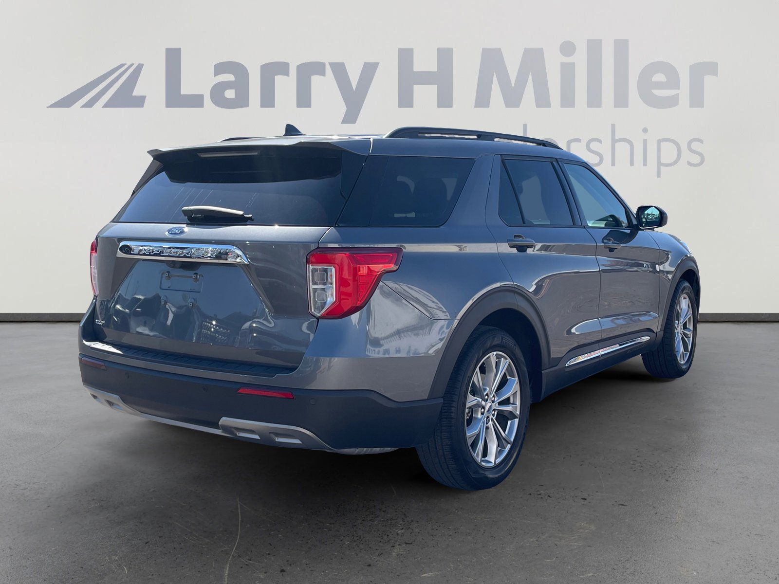Certified 2023 Ford Explorer XLT w/ Equipment Group 202A RWD image 5