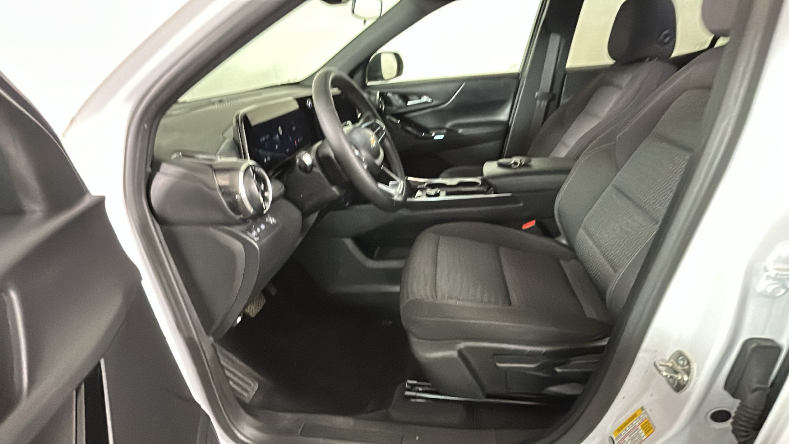 Used 2026 Chevrolet Equinox LT w/ LPO, Floor Liner Package FWD image 13