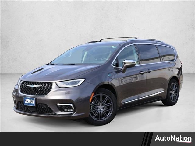 Used 2021 Chrysler Pacifica Limited w/ Uconnect Theater Family Group