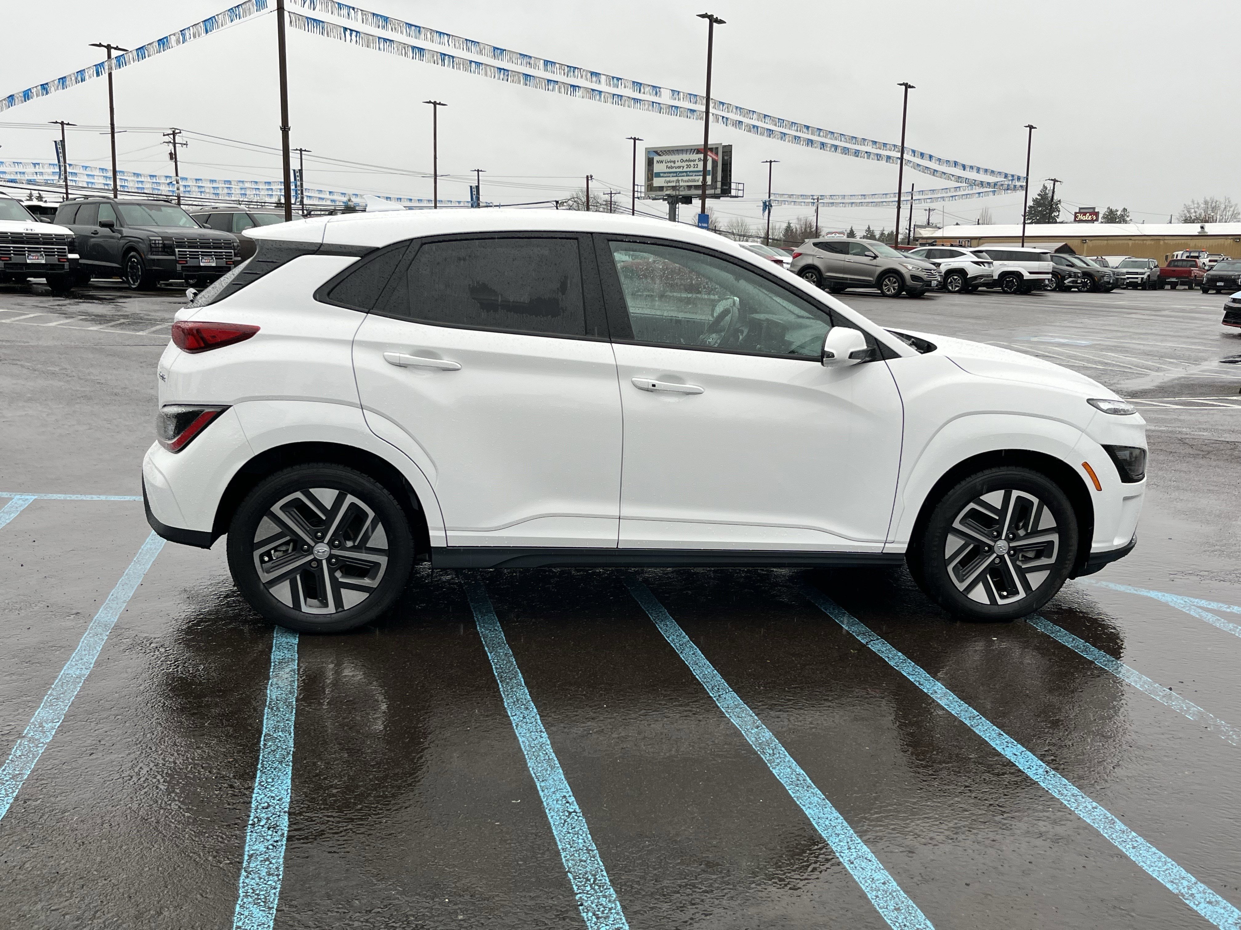 Certified 2023 Hyundai Kona SE image 6