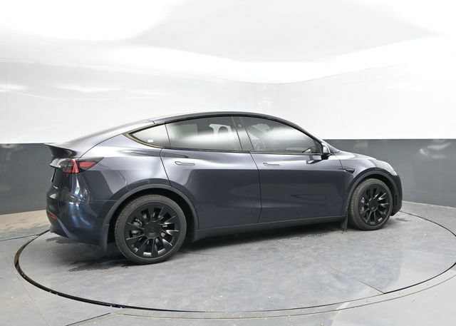 Used 2024 Tesla Model Y Long Range AWD/4WD image 2