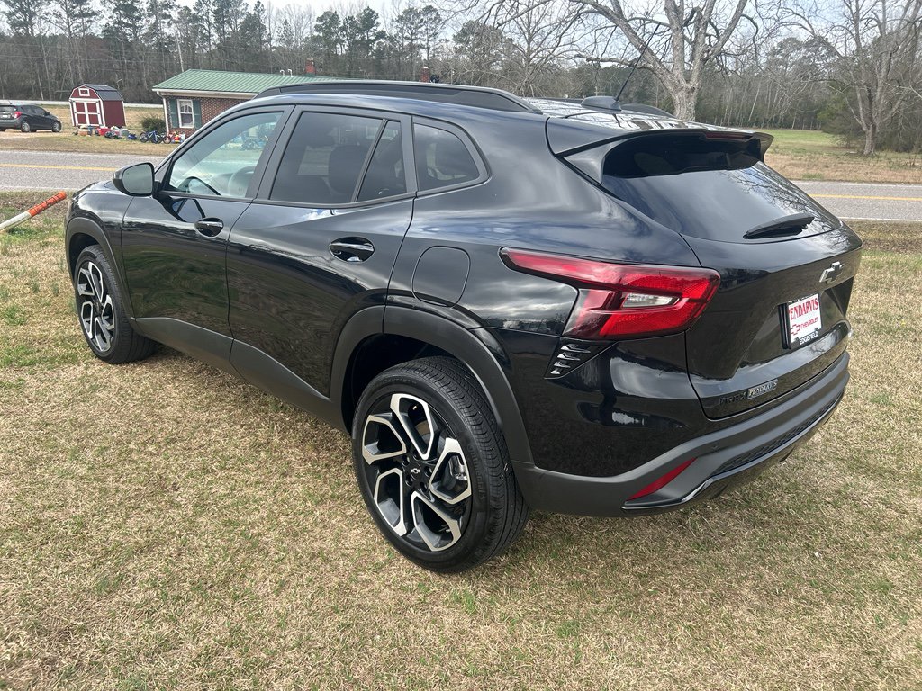 Used 2025 Chevrolet Trax RS w/ Driver Confidence Package image 13