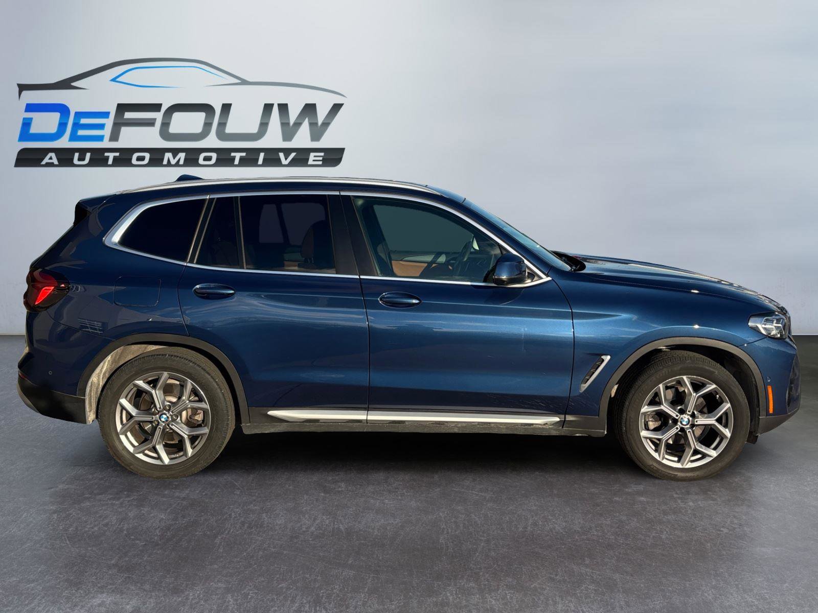 Used 2024 BMW X3 xDrive30i w/ Premium Package image 2
