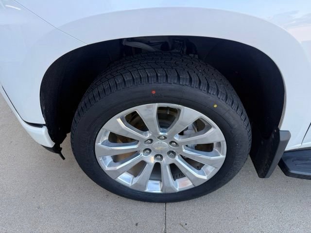 Used 2019 Chevrolet Silverado 1500 High Country w/ Technology Package AWD/4WD image 11