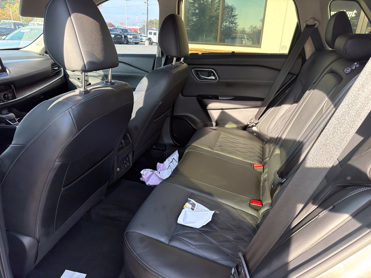 Used 2025 Nissan Rogue Platinum w/ Platinum Premium Package AWD/4WD image 6