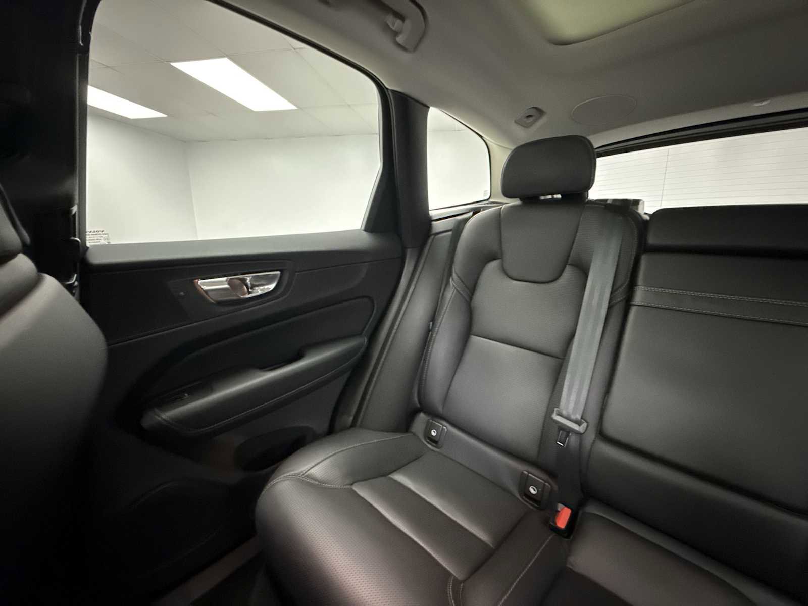 Used 2021 Volvo XC60 T5 Inscription w/ Climate Package image 12