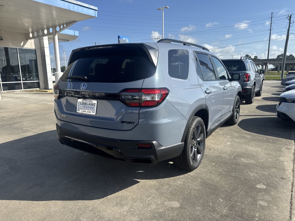 New 2026 Honda Pilot Sport image 4