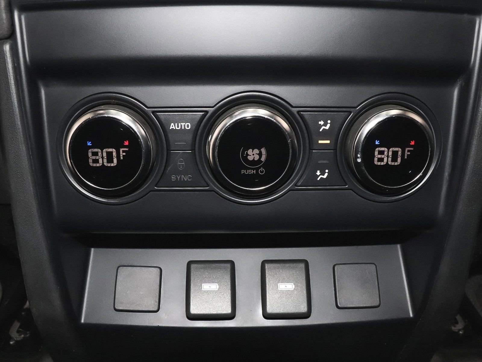 Used 2023 Land Rover Defender 130 X-Dynamic SE image 38