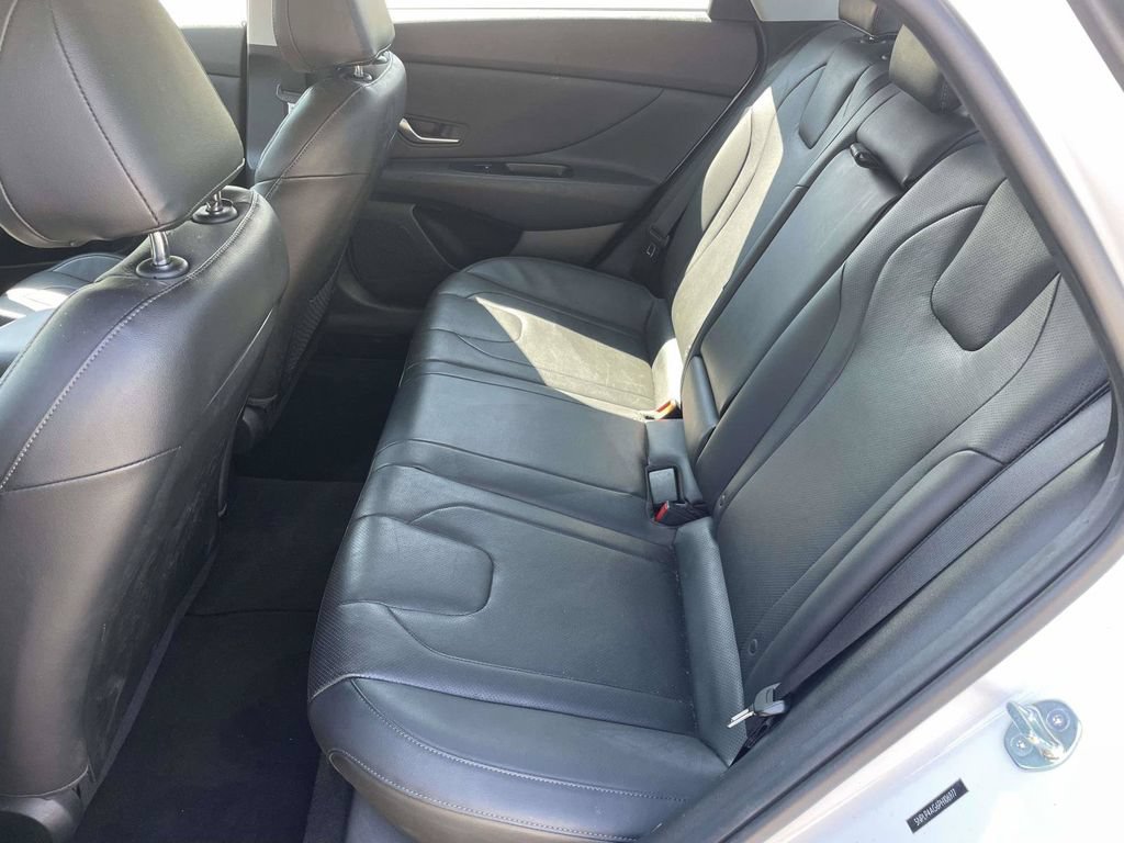 Used 2023 Hyundai Elantra Limited FWD image 12