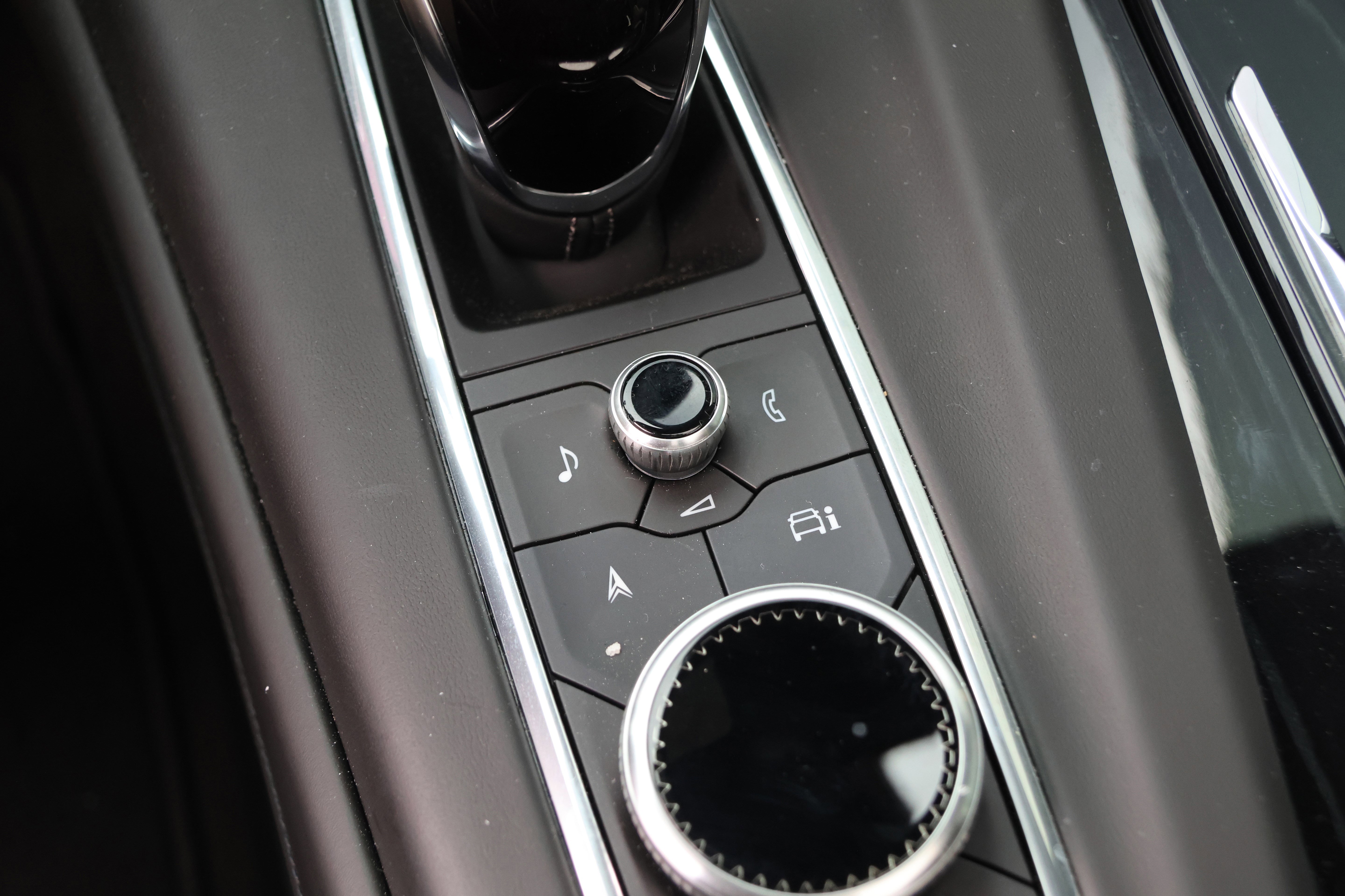 Used 2024 Cadillac Escalade V w/ LPO, ONYX Package AWD/4WD image 33
