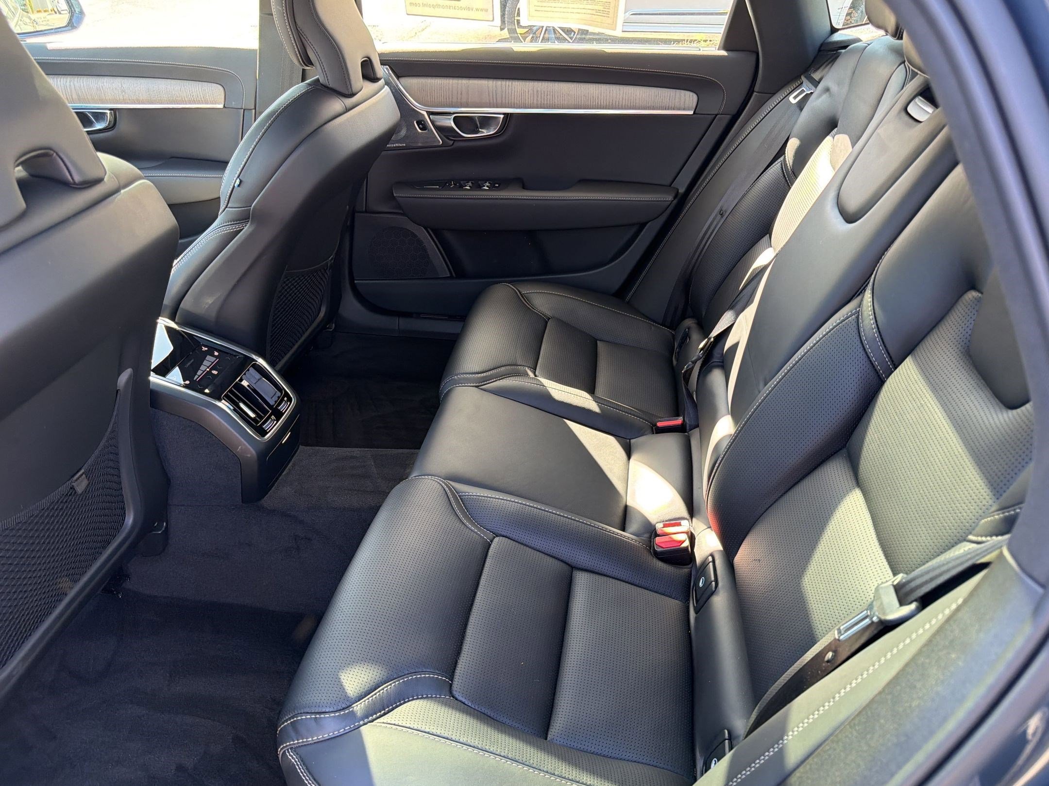 Certified 2023 Volvo S90 B6 Ultimate w/ Lounge Package image 24