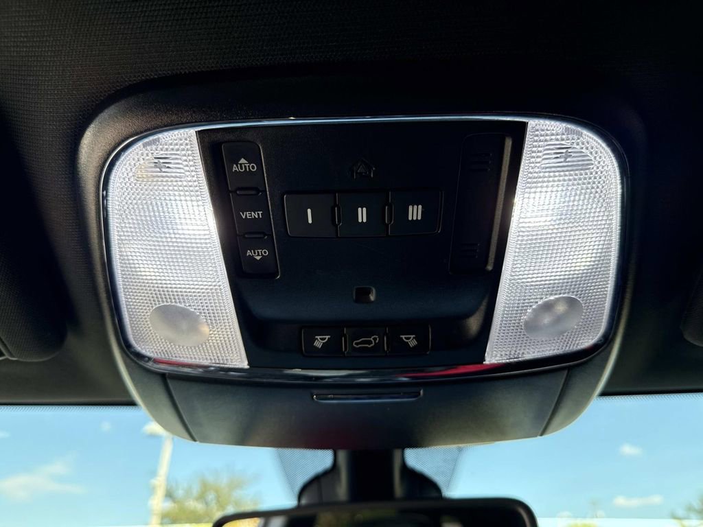 Used 2019 Jeep Grand Cherokee Altitude image 40