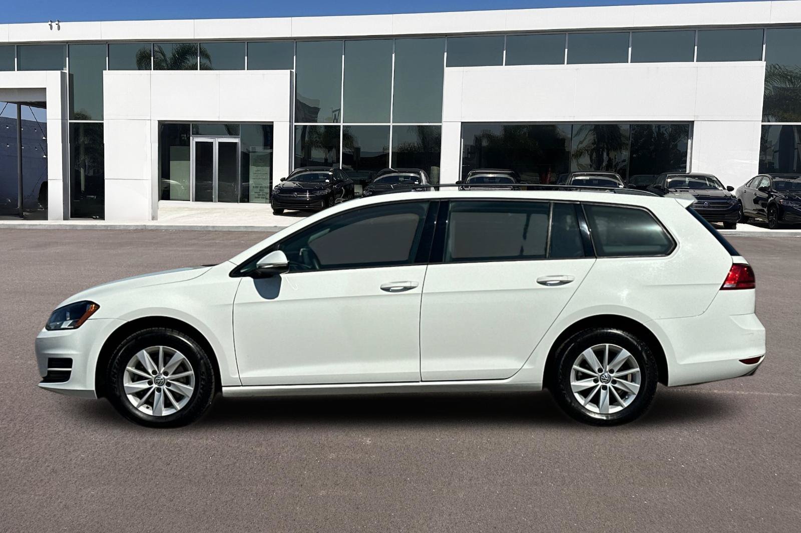 Used 2017 Volkswagen Golf S FWD image 6