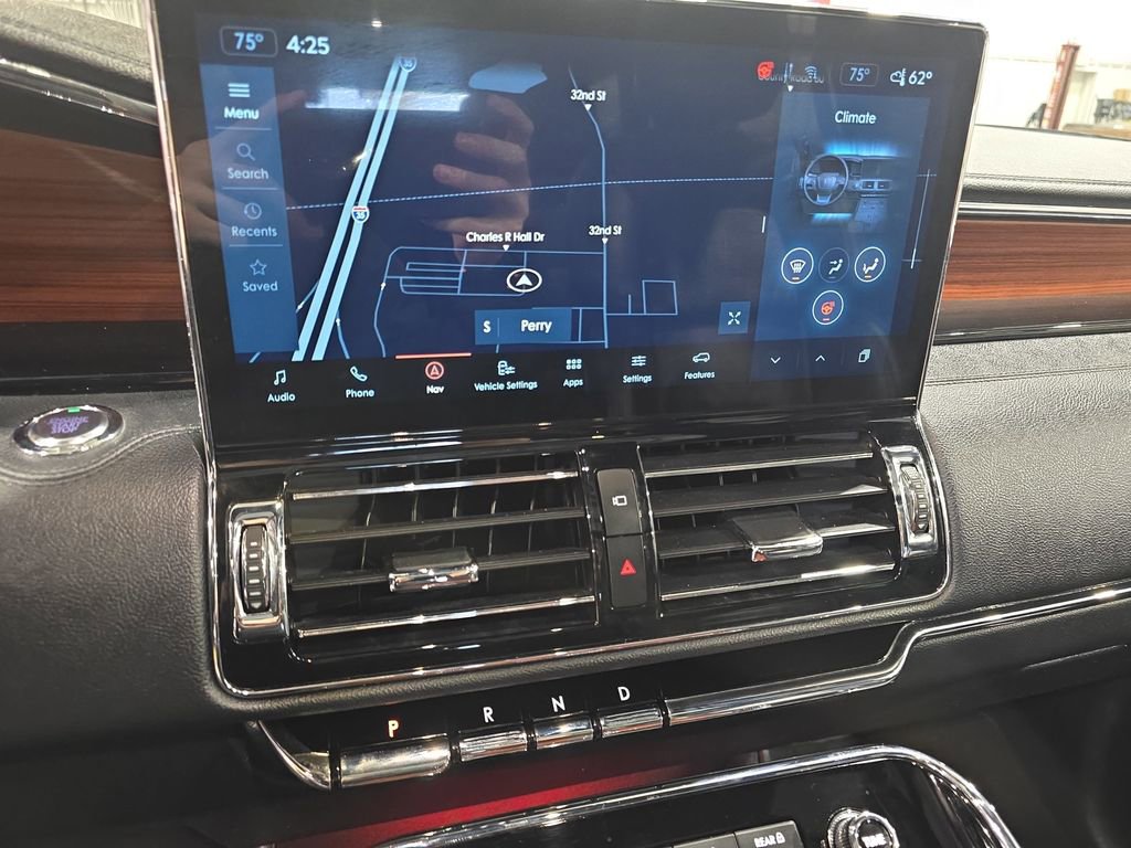 Used 2024 Lincoln Navigator Premiere image 23