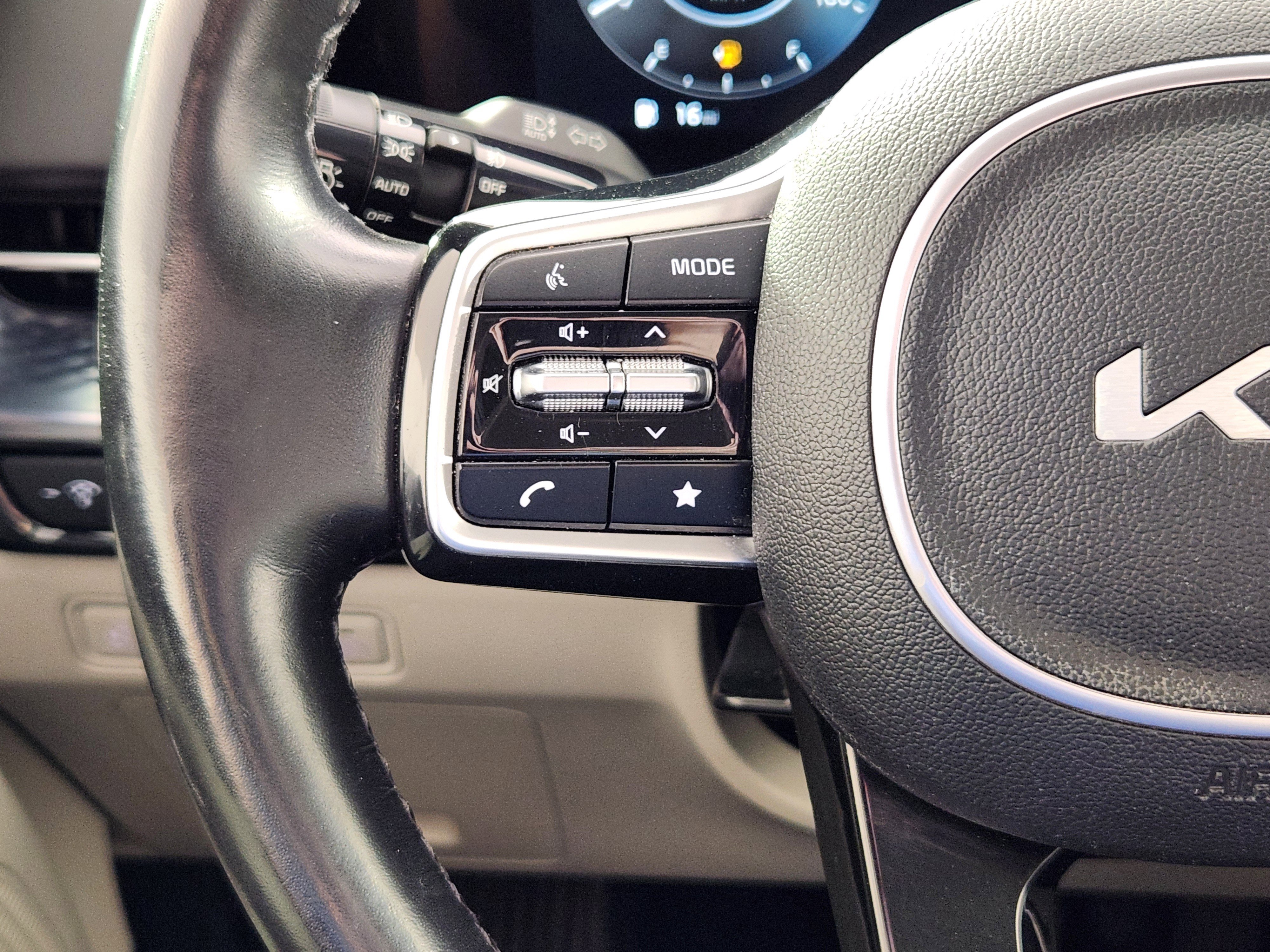 Used 2023 Kia Carnival SX Prestige FWD image 18