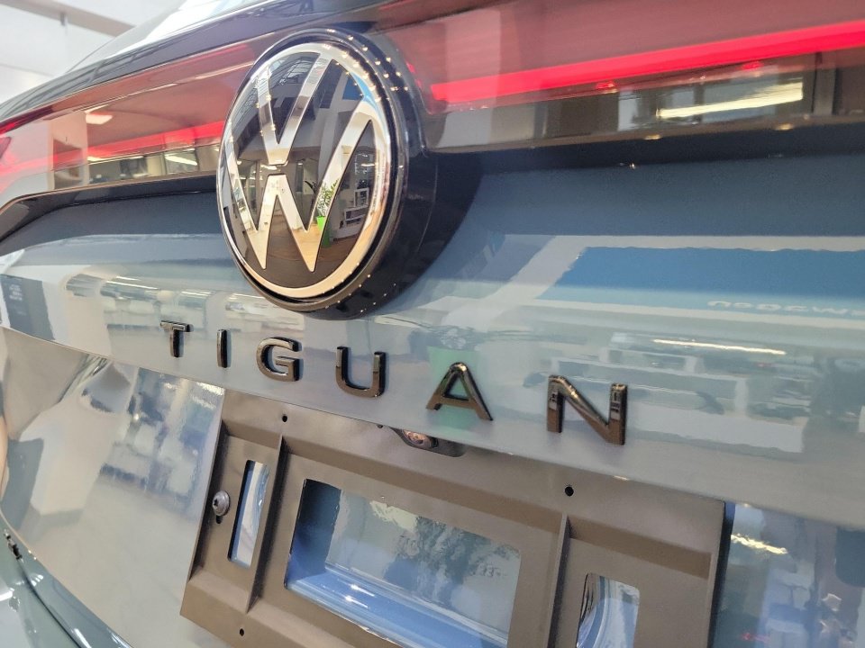 New 2026 Volkswagen Tiguan SE R-Line AWD/4WD image 14