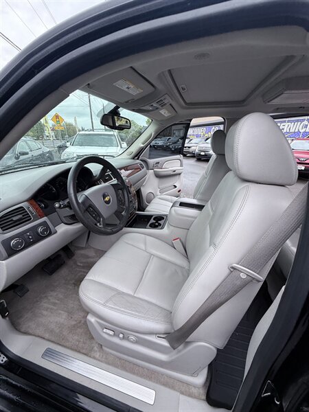 Used 2007 Chevrolet Tahoe LTZ w/ LTZ Preferred Equipment Group AWD/4WD image 27
