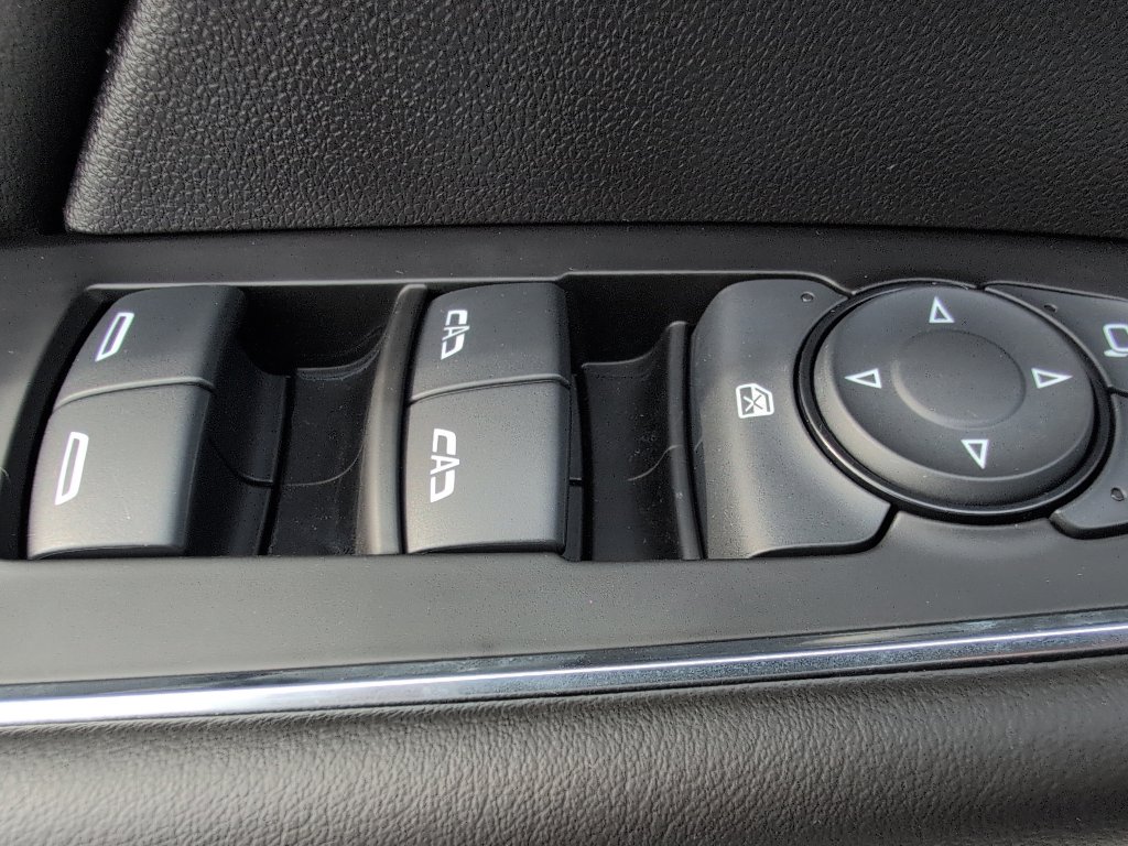 Used 2023 Buick Envision Essence w/ Technology Package I image 40