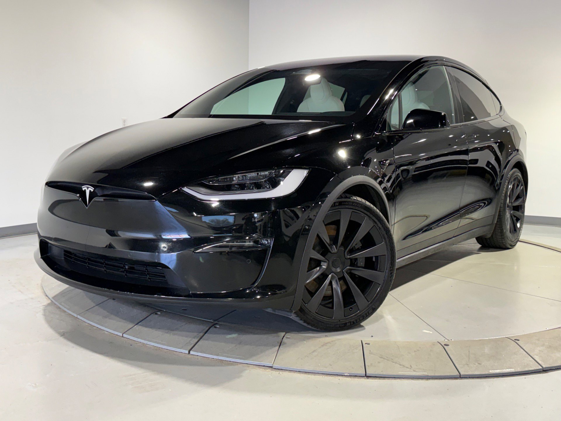 Used 2022 Tesla Model X Plaid image 8