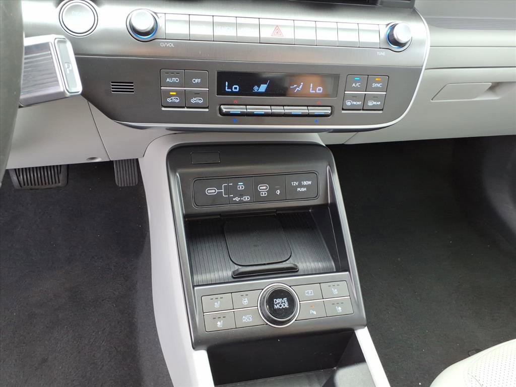 Used 2024 Hyundai Kona Limited image 11