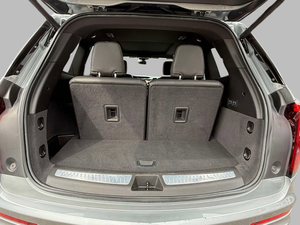 Used 2025 Cadillac XT6 Premium Luxury image 17