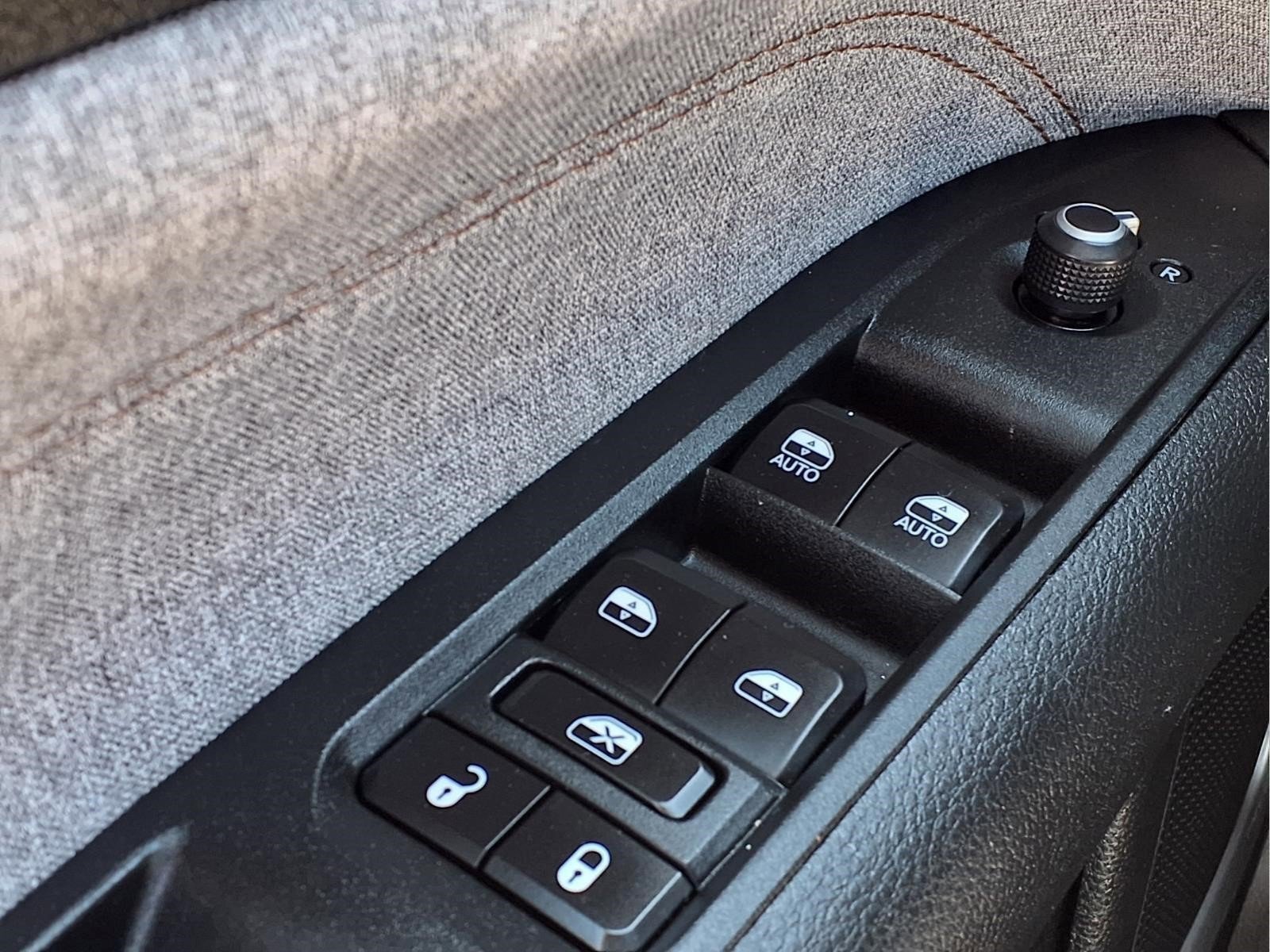 Used 2023 Jeep Compass Latitude image 19