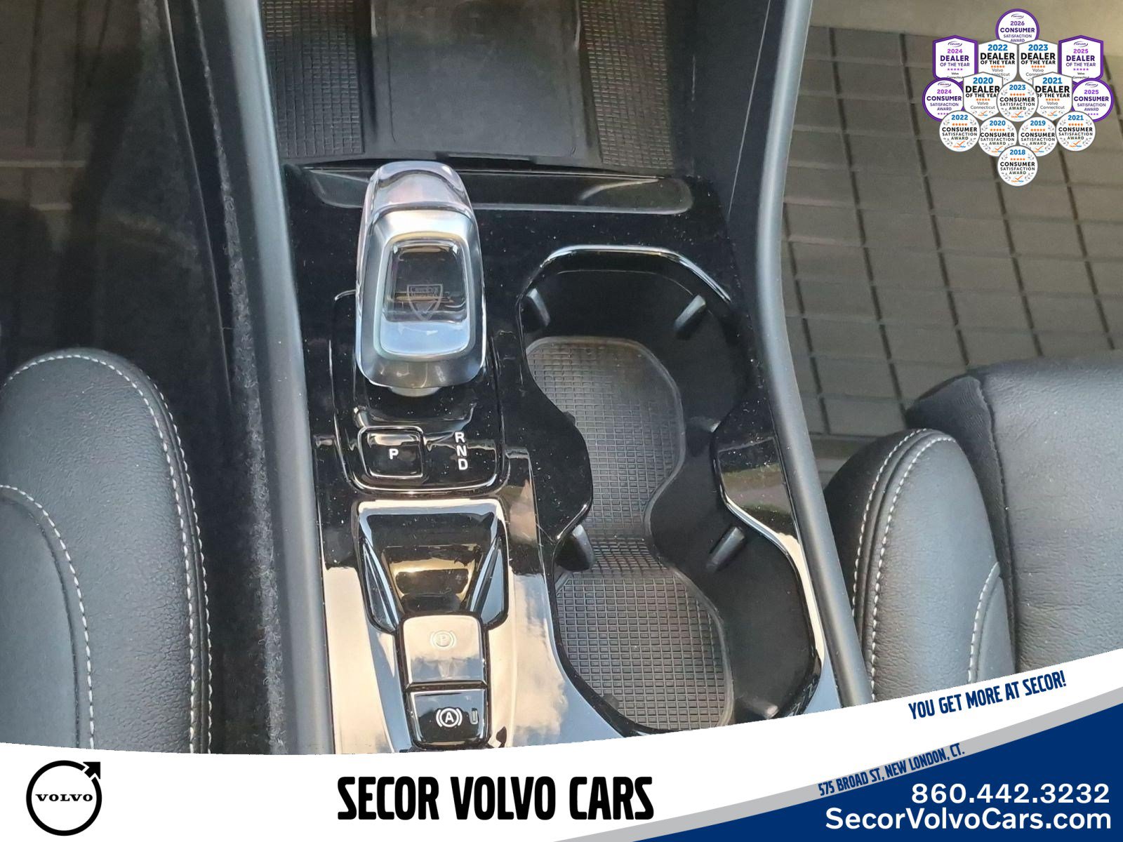 Used 2026 Volvo XC40 B5 Plus AWD/4WD image 13