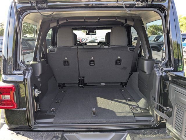 New 2026 Jeep Wrangler Unlimited Rubicon AWD/4WD image 12