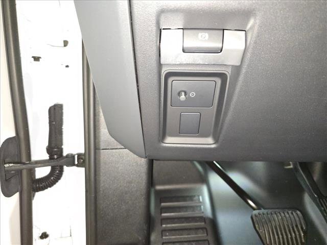 New 2026 Land Rover Defender 110 X-Dynamic SE image 24