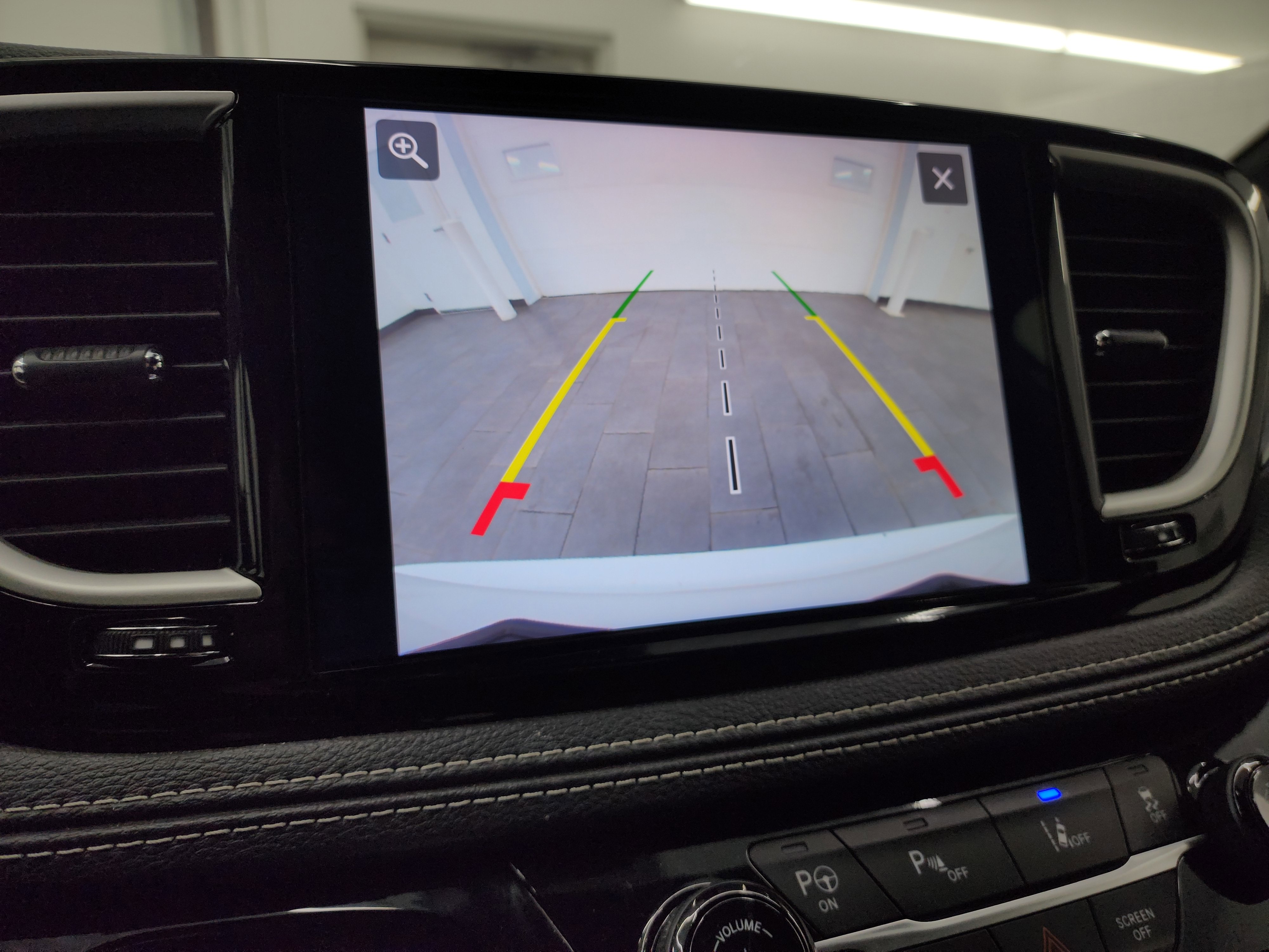 Used 2024 Chrysler Pacifica Limited image 20