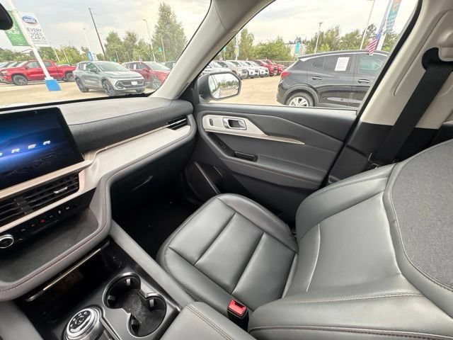 Used 2025 Ford Explorer Active w/ Active Comfort Package AWD/4WD image 18